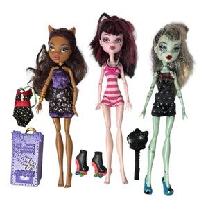 2008 Monster High Skull Shores Draculaura Clawdeen Frankie Stein Dolls Lot of 3
